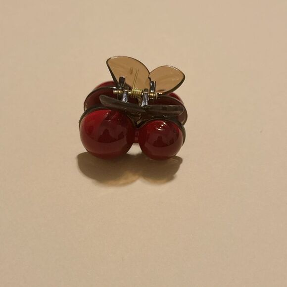 Cherry Hair Clip S930 - Picture 3 of 5